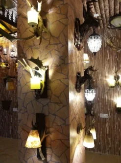 Willow u0026 Whim Beleuchtung-Antique Wooden Antler Wall Light - Rustic Home Decor