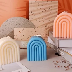 Tom Wohndeko-Aromara Arched Soy Scented Candle – Freesia, Rose & Wild Bluebell