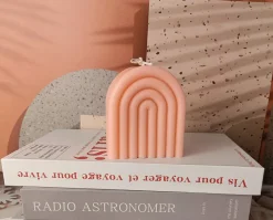 Tom Wohndeko-Aromara Arched Soy Scented Candle – Freesia, Rose & Wild Bluebell