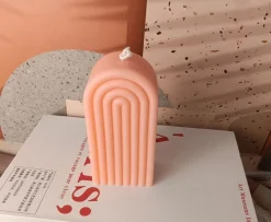 Tom Wohndeko-Aromara Arched Soy Scented Candle – Freesia, Rose & Wild Bluebell