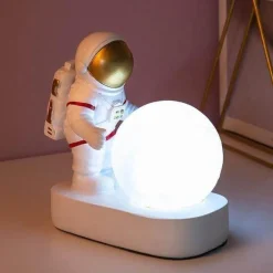 Comfort u0026 Style Beleuchtung-Astronaut Table Lamp - Minimal Resin Design