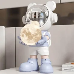 The Light Loft Beleuchtung-Astronauten-Mond-Tischlampe – Nachtlicht mit Weltraummotiv
