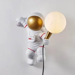 Glow u0026 Shade Beleuchtung-Astronauten-Tischlampe – Weltraumdekor aus Kunstharz