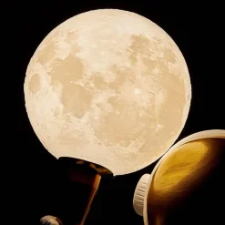 Glow u0026 Shade Beleuchtung-Astronauten-Tischlampe – Weltraumdekor aus Kunstharz