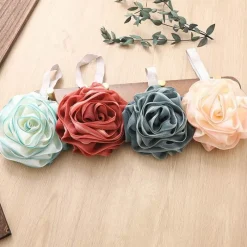 The Blissful Bath Badezimmer-Badeschwamm mit japanischer Rose – weiches Peeling-Duschaccessoire