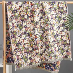 Wrap u0026 Relax Bettzeug-Badetuch aus Baumwolle mit Blumenmuster – Handtuch mit Country-Blumen-Design