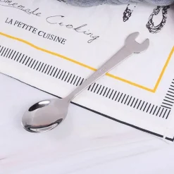 The Culinary Kit Küche & Esszimmer-Besteckset in Schraubenschlüsselform mit Gabel und Löffel – einzigartiges, kreatives Besteck