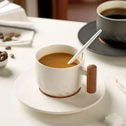 Tom Küche & Esszimmer-Blaues Retro-Kaffeetassen-Set aus Keramik mit Untertasse und Holzgriff – 130 ml