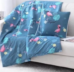 Plush Perch Bettzeug-Bunte Cartoon-Kissendecke - 2-in-1-Plüschüberwurf