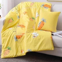 Plush Perch Bettzeug-Bunte Cartoon-Kissendecke - 2-in-1-Plüschüberwurf