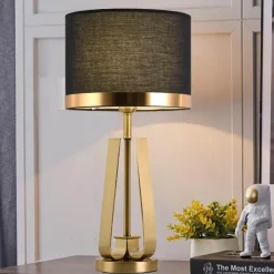 Glow u0026 Shade Beleuchtung-Crowns Embrace Tischlampe – Elegante Beleuchtung für Zuhause