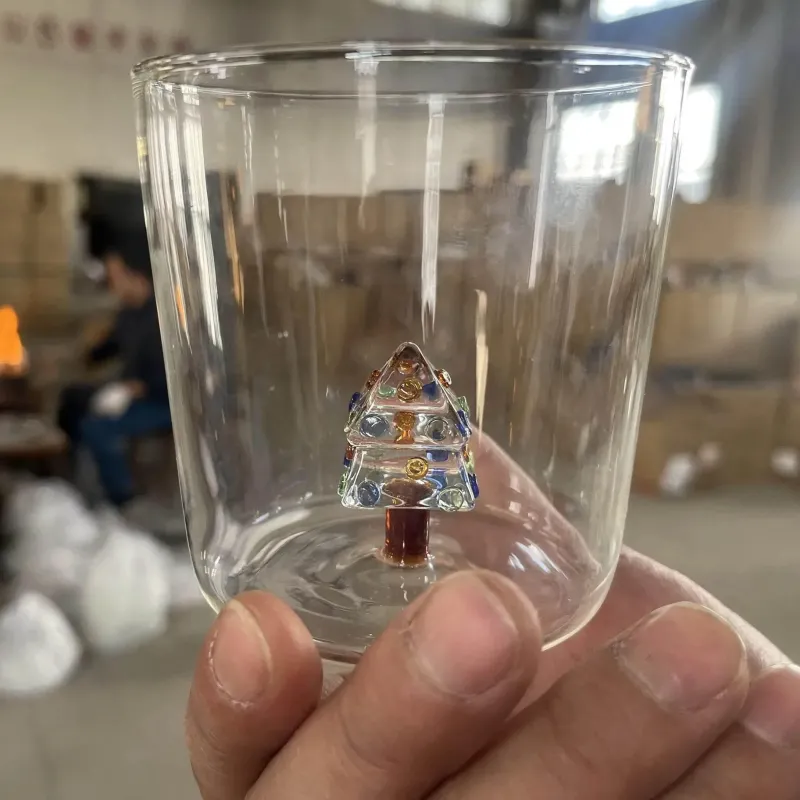 Plates u0026 More Küche & Esszimmer-3D-Weinglas mit Weihnachtsbaum – 300 ml, Trinkgeschirr für die Feiertage, Geschenk