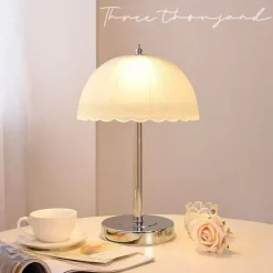 The Light Loft Beleuchtung-Einfache Blütenblatt-Tischlampe – Moderne Blumenbeleuchtung