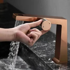 The Blissful Bath Badezimmer-Elegant Dual Control Bathroom Faucet - Touch Design