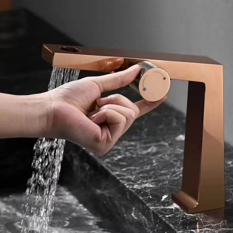 The Blissful Bath Badezimmer-Elegant Dual Control Bathroom Faucet - Touch Design