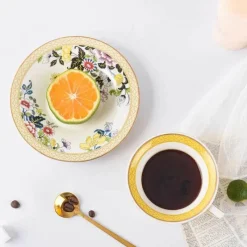 Elegance at the Table Küche & Esszimmer-Elegantes Teetassen- und Untertassen-Set aus Bone China – Floral Coffee Essentials