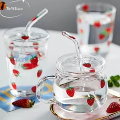 Plates u0026 More Küche & Esszimmer-Erdbeerglasbecher – süßes hitzebeständiges Trinkgefäß mit Strohhalm, 300–350 ml