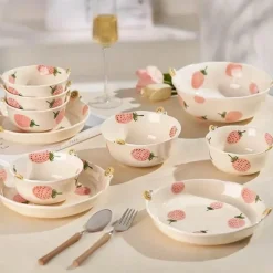 Plates u0026 More Küche & Esszimmer-Erdbeer-Nudelschüssel aus Keramik – 20,3 cm, hübsches, verbrühungshemmendes, süßes Design