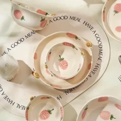 Plates u0026 More Küche & Esszimmer-Erdbeer-Nudelschüssel aus Keramik – 20,3 cm, hübsches, verbrühungshemmendes, süßes Design