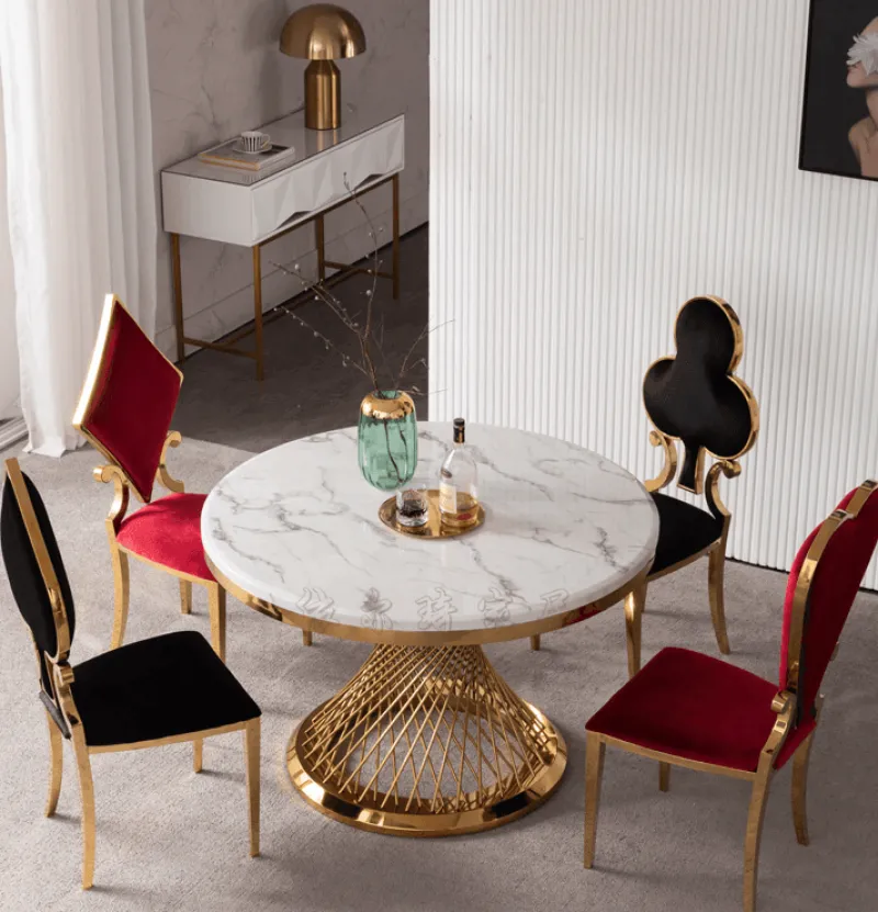 Cozy Living Möbel-Esszimmerstuhl aus Edelstahl – Luxuriöses Spielkartendesign