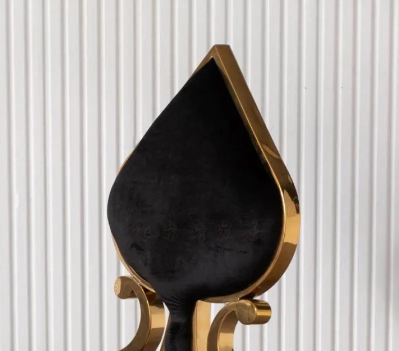 Cozy Living Möbel-Esszimmerstuhl aus Edelstahl – Luxuriöses Spielkartendesign