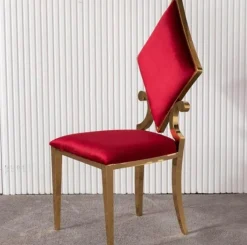 Cozy Living Möbel-Esszimmerstuhl aus Edelstahl – Luxuriöses Spielkartendesign