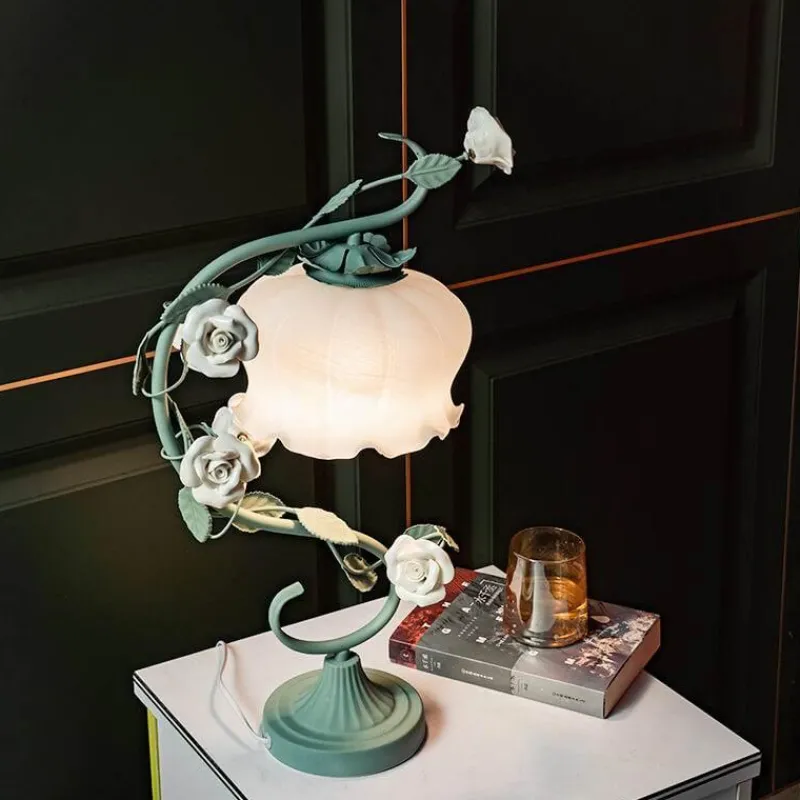 Bright Accents Beleuchtung-Florale Tischlampe - Elegante Wohnbeleuchtung