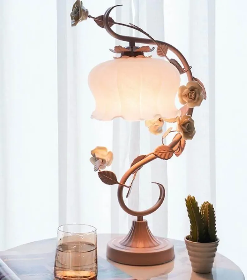 Bright Accents Beleuchtung-Florale Tischlampe - Elegante Wohnbeleuchtung