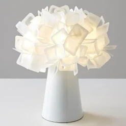 The Light Loft Beleuchtung-Florale Tischlampe – Romantische Akzentbeleuchtung mit Blütenblättern