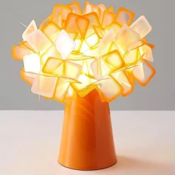 The Light Loft Beleuchtung-Florale Tischlampe – Romantische Akzentbeleuchtung mit Blütenblättern