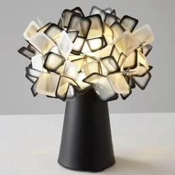 The Light Loft Beleuchtung-Florale Tischlampe – Romantische Akzentbeleuchtung mit Blütenblättern