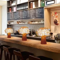 The Light Loft Beleuchtung-Florale Tischlampe – Romantische Akzentbeleuchtung mit Blütenblättern