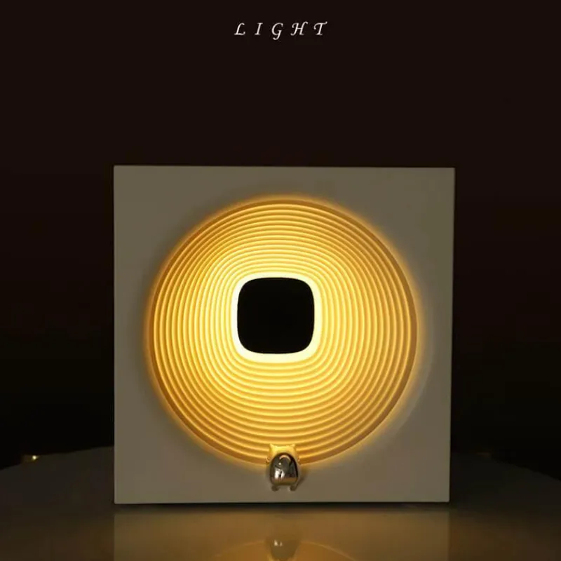 Bright Accents Beleuchtung-Futuristischer Audio-Lautsprecher – Kreatives Shuttle-Design