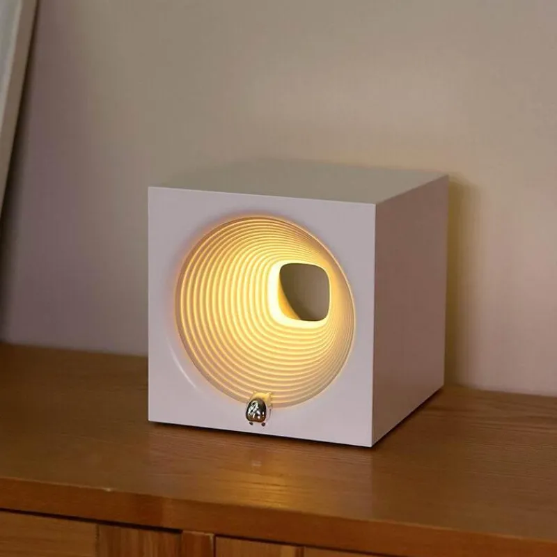 Bright Accents Beleuchtung-Futuristischer Audio-Lautsprecher – Kreatives Shuttle-Design