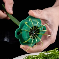 The Culinary Kit Küche & Esszimmer-Gemüseschneider „Blossom“ – Einfacher Schneider für die schnelle Essenszubereitung