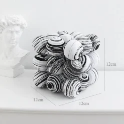 The Gilded Nest Wohndeko-Geometrisches Kugeldekor – Minimalistischer Akzent für Ihr Zuhause