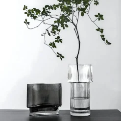 Flourish Vases Wohndeko-Gerippte Elegance Vase – Stilvolles dekoratives Herzstück