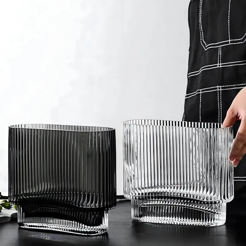 Flourish Vases Wohndeko-Gerippte Elegance Vase – Stilvolles dekoratives Herzstück