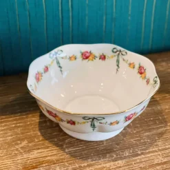 Feast u0026 Flair Küche & Esszimmer-Geschirrset aus Knochenporzellan – Ribbon Rose Kaffeetasse, Untertasse, Reisschüssel