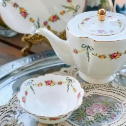 Feast u0026 Flair Küche & Esszimmer-Geschirrset aus Knochenporzellan – Ribbon Rose Kaffeetasse, Untertasse, Reisschüssel