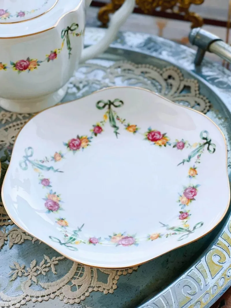 Feast u0026 Flair Küche & Esszimmer-Geschirrset aus Knochenporzellan – Ribbon Rose Kaffeetasse, Untertasse, Reisschüssel