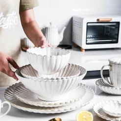 Elegance at the Table Küche & Esszimmer-Geschirrset aus weiß glasierter Keramik – Elegante Geschirrkollektion