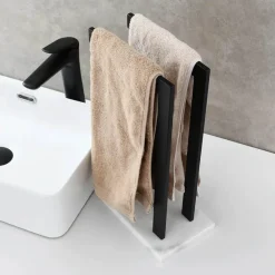 Serene Splash Badezimmer-Giovanni Towel Holder - Stylish Bathroom Organizer