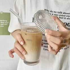 Plates u0026 More Küche & Esszimmer-Glasbecher mit japanischem Streifenmuster und Strohhalm – ideal für Kaffee, Tee und Geschenke