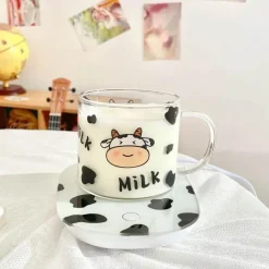 Plates u0026 More Küche & Esszimmer-Glasbecher mit Kuhmuster und Löffeldeckel – 135 oz Trinkgeschirr für Schlafsäle