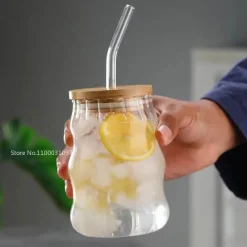 Plates u0026 More Küche & Esszimmer-Glasbecher-Set mit Deckel und Strohhalm – Transparentes Trinkgeschirr für Getränke