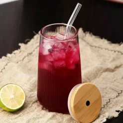 Plates u0026 More Küche & Esszimmer-Glasbecher-Set mit Deckel und Strohhalm – vielseitiges Trinkgeschirr für Tee, Kaffee, Saft und Milch