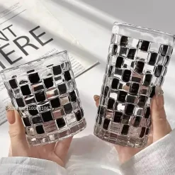 Plates u0026 More Küche & Esszimmer-Glasbecher-Set mit Rattanrahmen – Elegantes Trinkgeschirr-Geschenkset