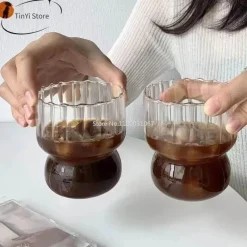 Plates u0026 More Küche & Esszimmer-Glasbecher-Set mit vertikalen Streifen – Tassen für Kaffee, Tee, Saft und Milch