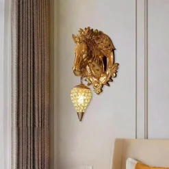 Timeless Touch Beleuchtung-Goldene Pferde-Wandlampe – Künstlerisches Reiterdekor